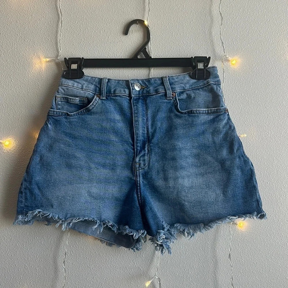H&M High Waisted Jean Shorts 💙​​​​​​​ - Picture 1 of 3